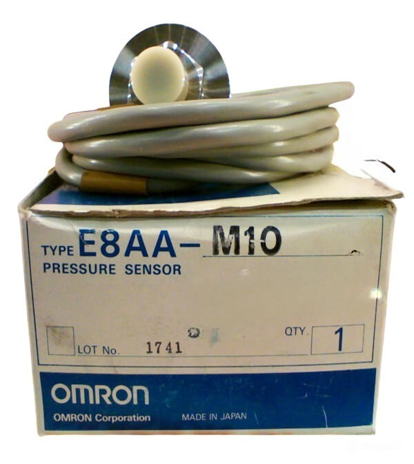 Cảm biến áp suất Omron E8AA-M10